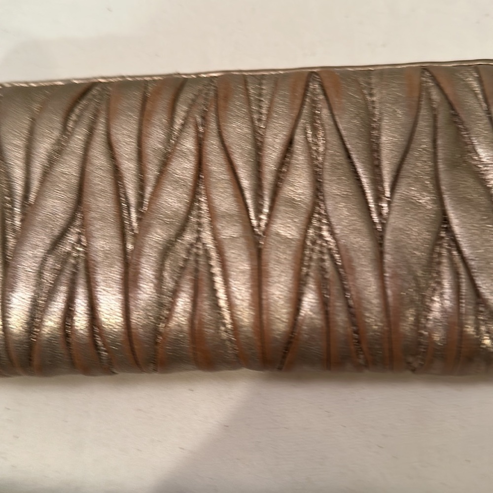 MIU MIU gold leather wallet with top zipper . - Picture 12 of 15